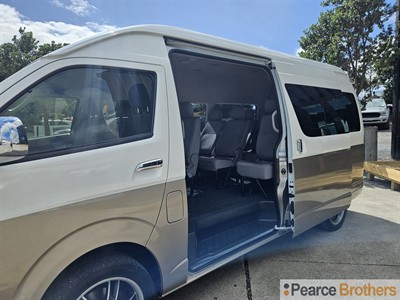 2017 Toyota Hiace - Thumbnail
