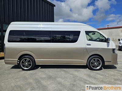 2017 Toyota Hiace - Thumbnail