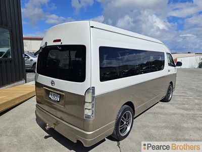 2017 Toyota Hiace - Thumbnail