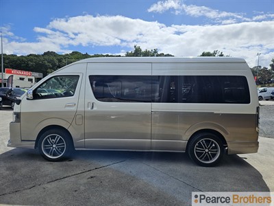 2017 Toyota Hiace - Thumbnail