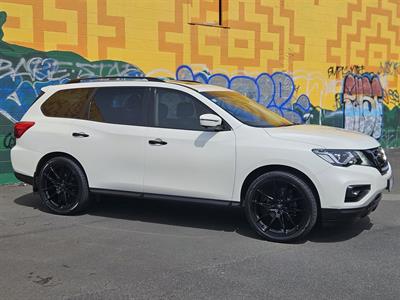 2019 Nissan Pathfinder - Thumbnail