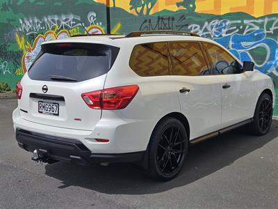 2019 Nissan Pathfinder - Thumbnail