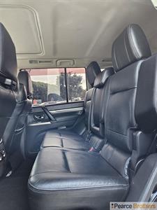 2015 Mitsubishi Pajero - Thumbnail