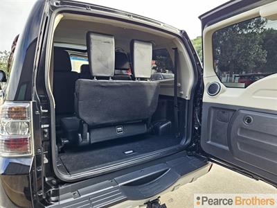 2015 Mitsubishi Pajero - Thumbnail