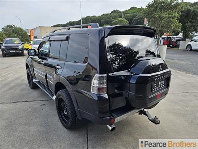 2015 Mitsubishi Pajero - Thumbnail