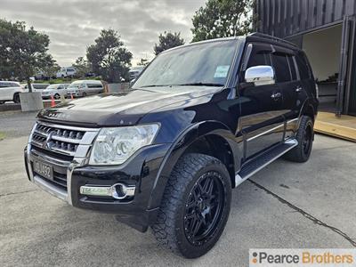 2015 Mitsubishi Pajero - Thumbnail