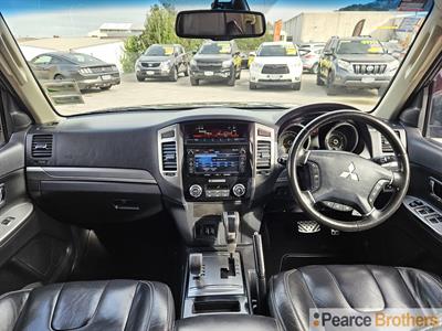 2015 Mitsubishi Pajero - Thumbnail