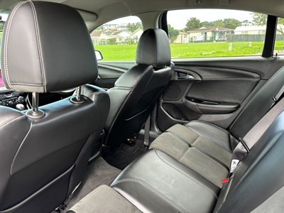 2017 Holden Commodore - Thumbnail