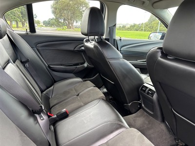 2017 Holden Commodore - Thumbnail