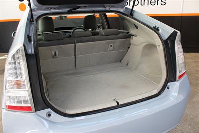 2010 Toyota PRIUS - Thumbnail