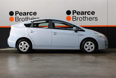2010 Toyota PRIUS - Thumbnail