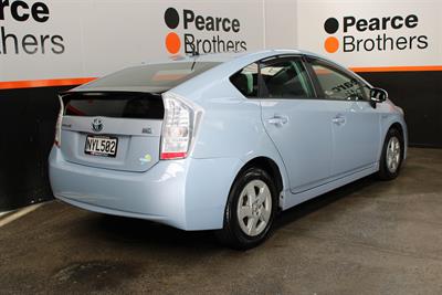 2010 Toyota PRIUS - Thumbnail