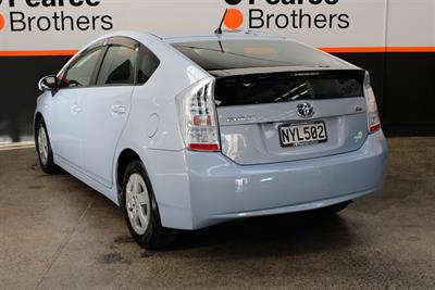 2010 Toyota PRIUS - Thumbnail