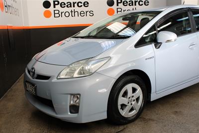 2010 Toyota PRIUS - Thumbnail