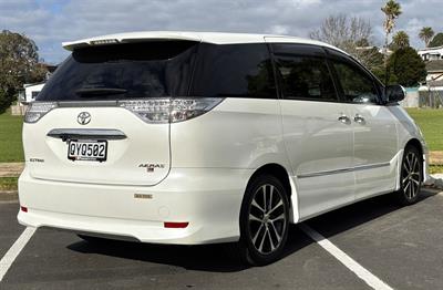 2015 Toyota Estima - Thumbnail