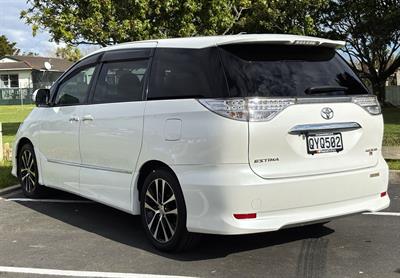 2015 Toyota Estima - Thumbnail
