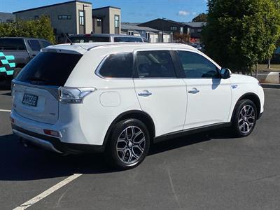 2014 Mitsubishi Outlander - Thumbnail