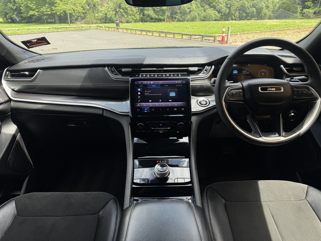 2023 Jeep GRAND CHEROKEE