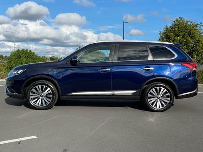 2021 Mitsubishi Outlander - Thumbnail