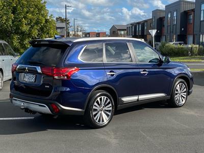 2021 Mitsubishi Outlander - Thumbnail