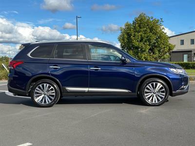 2021 Mitsubishi Outlander - Thumbnail