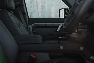 2023 Land Rover Defender - Thumbnail