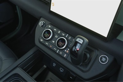 2023 Land Rover Defender - Thumbnail