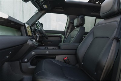 2023 Land Rover Defender - Thumbnail