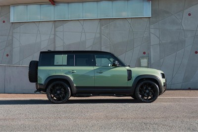 2023 Land Rover Defender - Thumbnail