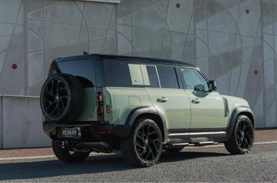 2023 Land Rover Defender - Thumbnail