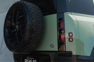 2023 Land Rover Defender - Thumbnail