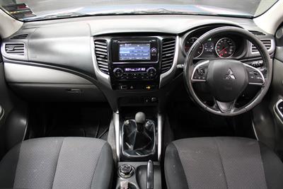 2015 Mitsubishi Triton - Thumbnail