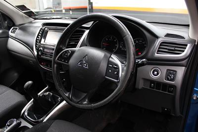 2015 Mitsubishi Triton - Thumbnail