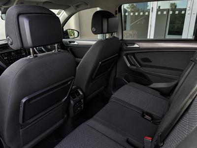 2018 Volkswagen Tiguan - Thumbnail