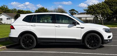 2018 Volkswagen Tiguan - Thumbnail