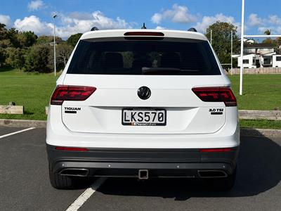 2018 Volkswagen Tiguan - Thumbnail