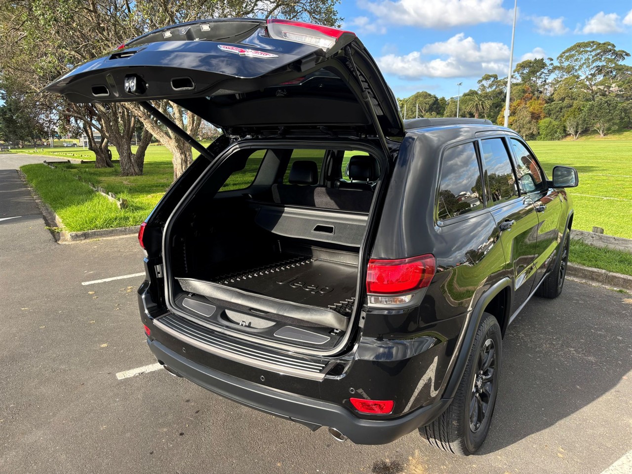 2017 Jeep GRAND CHEROKEE