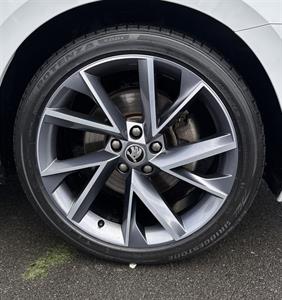 2021 Skoda Superb - Thumbnail