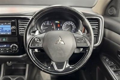 2016 Mitsubishi Outlander - Thumbnail