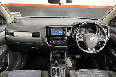 2016 Mitsubishi Outlander - Thumbnail