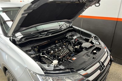 2016 Mitsubishi Outlander - Thumbnail