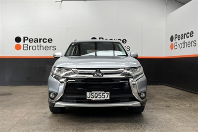 2016 Mitsubishi Outlander - Thumbnail
