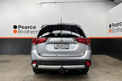 2016 Mitsubishi Outlander - Thumbnail