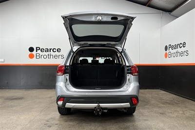2016 Mitsubishi Outlander - Thumbnail