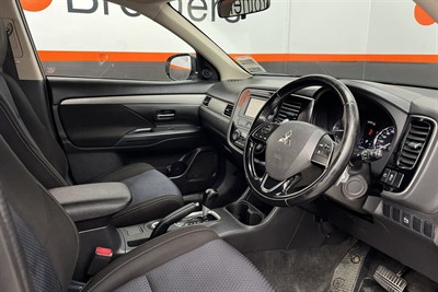 2016 Mitsubishi Outlander - Thumbnail