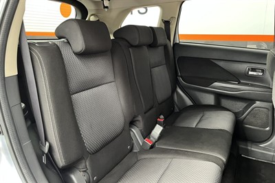 2016 Mitsubishi Outlander - Thumbnail