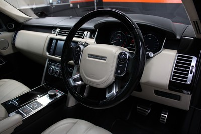 2016 Land Rover Range Rover - Thumbnail