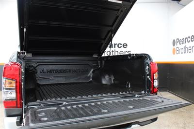 2022 Mitsubishi Triton - Thumbnail