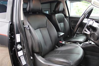 2022 Mitsubishi Triton - Thumbnail