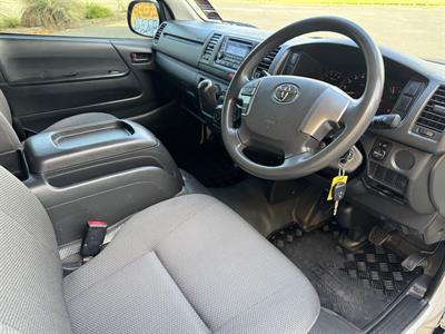 2017 Toyota Hiace - Thumbnail